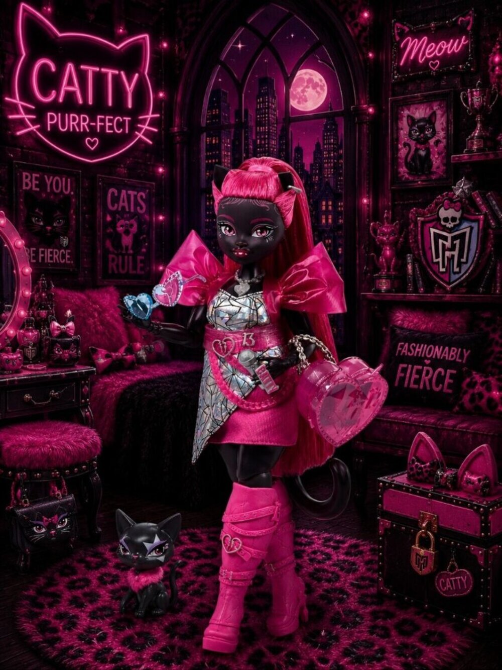 Monster High Catty Noir Fashion Doll with Pet Cat Amulette and Backpack